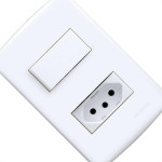 Conjunto Siena 4X2 Branco Com Placa (1Paralelo+1Tomada 10A) 6085