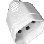 Ilumi Pino Femea 2P+T  10A Cza-1431
