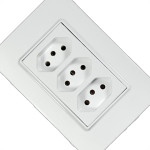 Conjunto Ilumi Vivaz Branco Com Placa 3 Tomadas 10A. - 78123 Monobloco