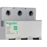Disjuntor Schneider ''Din'' Tripolar 10A. C