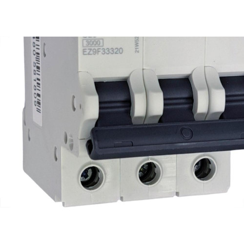 Disjuntor Schneider ''Din'' Tripolar 20A. C