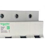 Disjuntor Schneider ''Din'' Tripolar 80A. C