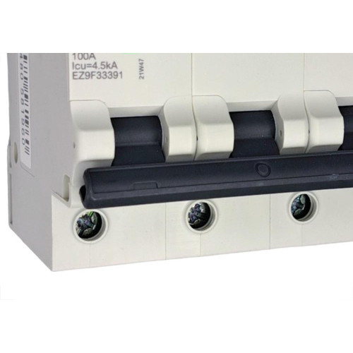 Disjuntor Schneider ''Din'' Tripolar 100A. C