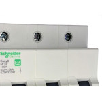 Disjuntor Schneider ''Din'' Tripolar 100A. C