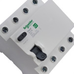 Dispositivo Dr ''Fuga'' Schneider Easy9 4 Polos 25A. - Ez9R33425