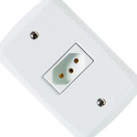 Conjunto Tramontina Com Placa Lux2 1 Tomada 2P+T. 10A. 57145/210